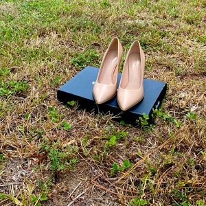 Pair of coach shoes 6.5